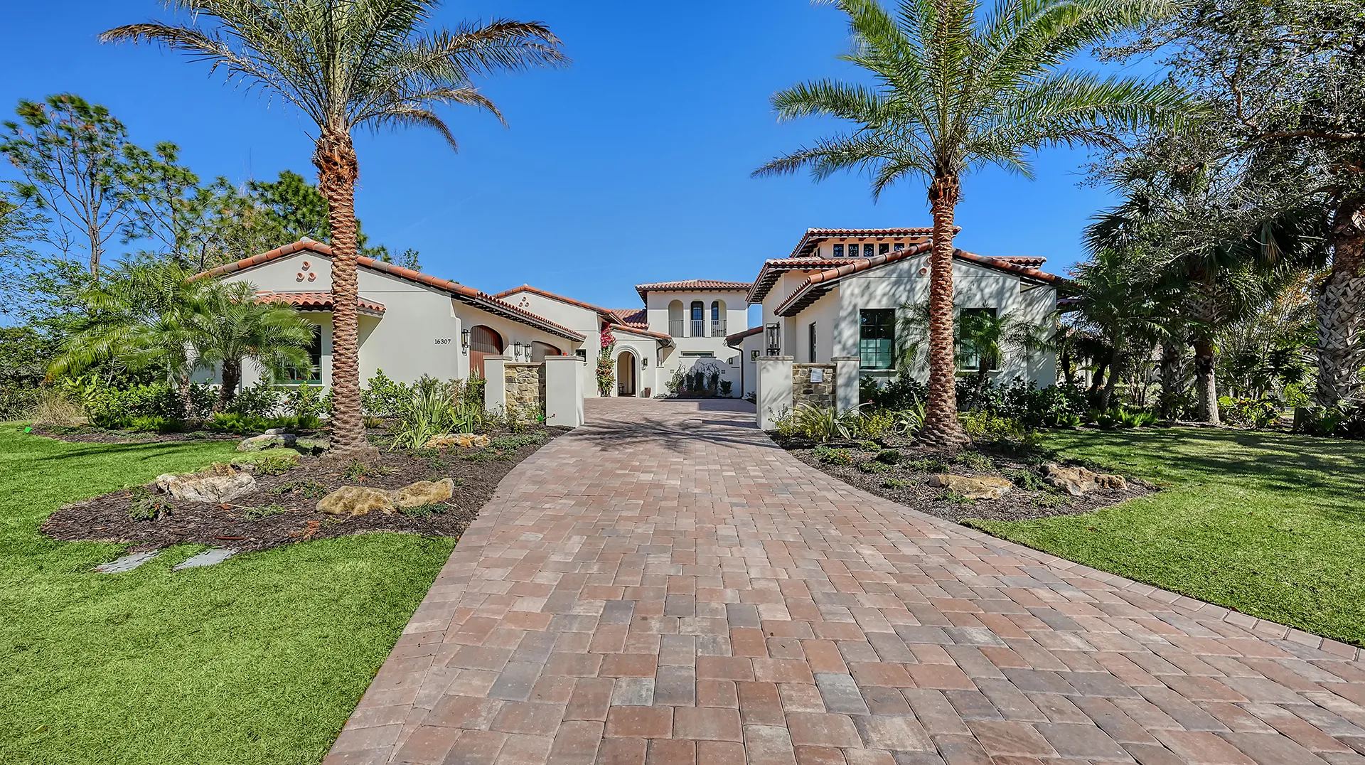 Lake Club Carriage House Addition Earns 2025 NARI CotY Award - Murray Homes